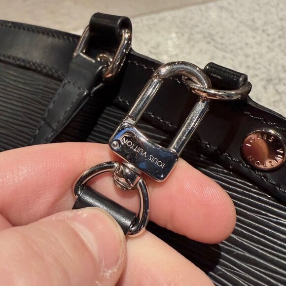 Louis Vuitton Black Epi Leather Brea MM Two Way Bag - Picture 13 of 15